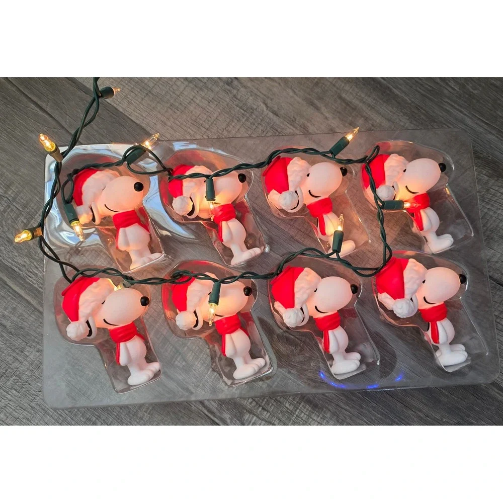 Hallmark Peanuts Snoopy Christmas Tree Light Covers Set of 8 Santa Hat Scarf
